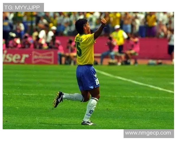 足球传奇永恒回忆:铭刻球星足迹与辉煌瞬间的纪念之旅 足球传奇永恒回忆:铭刻球星足迹与辉煌瞬间的纪念之旅